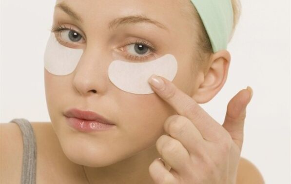 подмладяване на кожата около очите с помощта на лепенки
